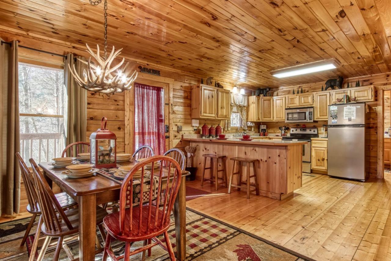 Magical Moments, Hot Tub, Wifi, 1089 Free Tickets Each Paid Day, Dollywood And More Gatlinburg Bagian luar foto