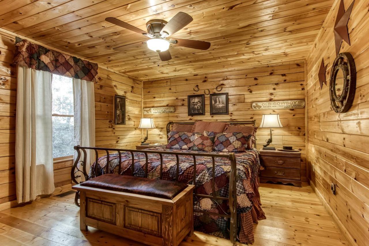 Magical Moments, Hot Tub, Wifi, 1089 Free Tickets Each Paid Day, Dollywood And More Gatlinburg Bagian luar foto