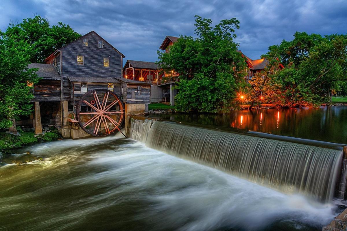 Magical Moments, Hot Tub, Wifi, 1089 Free Tickets Each Paid Day, Dollywood And More Gatlinburg Bagian luar foto