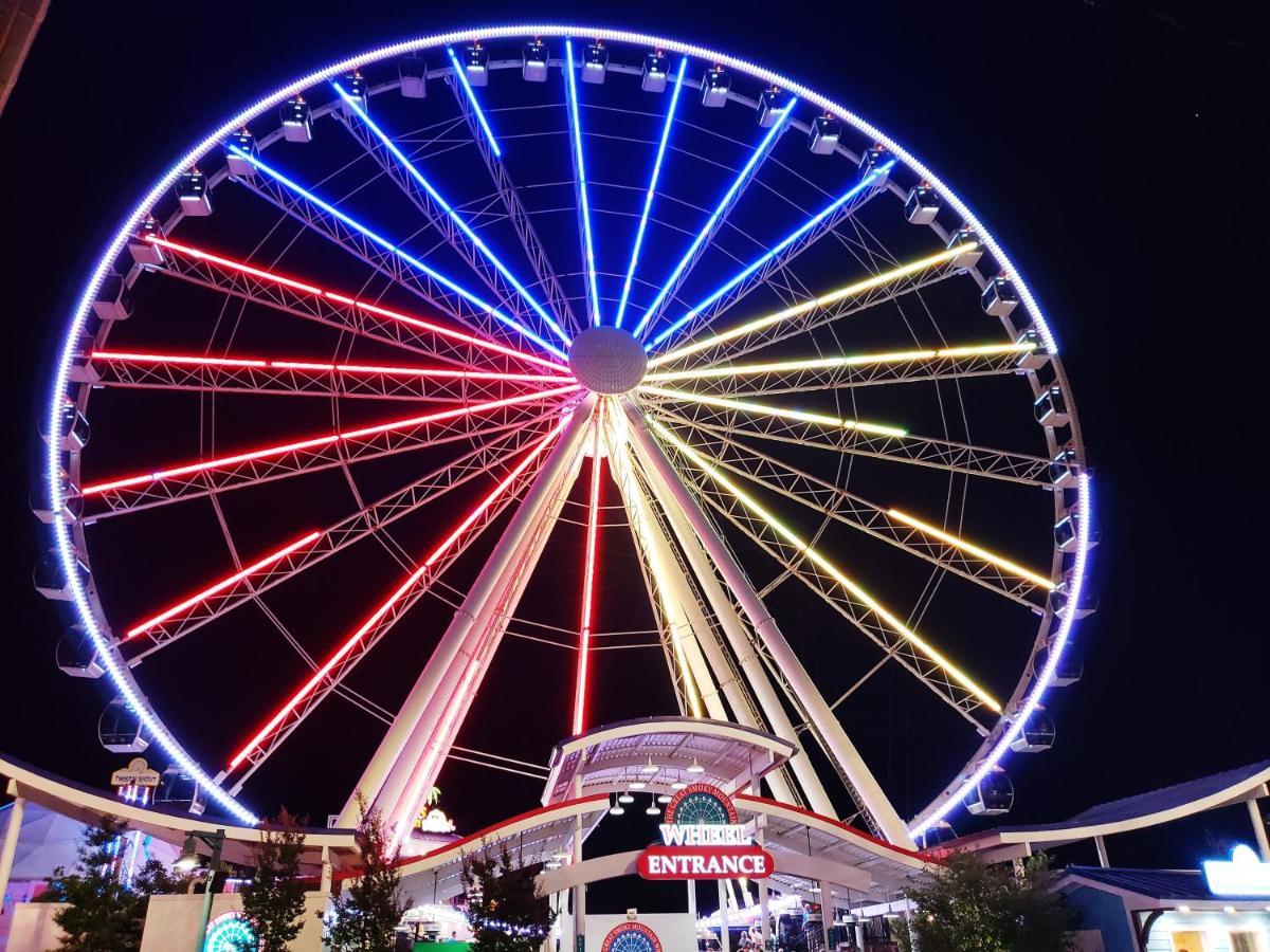 Magical Moments, Hot Tub, Wifi, 1089 Free Tickets Each Paid Day, Dollywood And More Gatlinburg Bagian luar foto