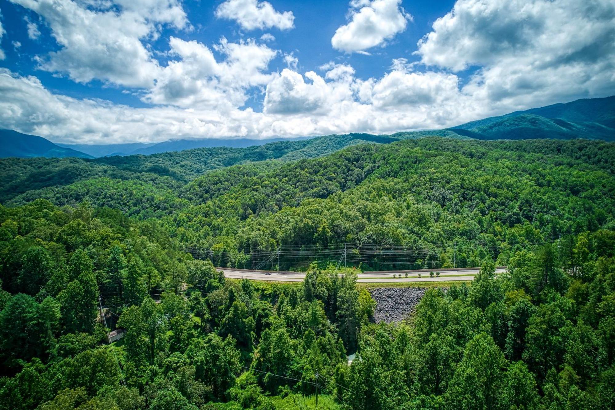 Magical Moments, Hot Tub, Wifi, 1089 Free Tickets Each Paid Day, Dollywood And More Gatlinburg Bagian luar foto