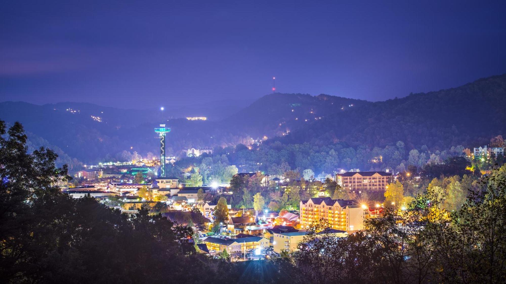 Magical Moments, Hot Tub, Wifi, 1089 Free Tickets Each Paid Day, Dollywood And More Gatlinburg Bagian luar foto